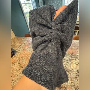 Banana Republic heathered blue knit scarf